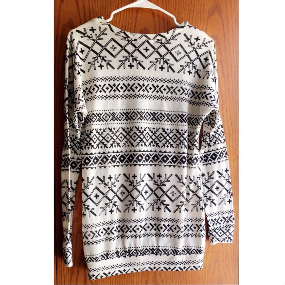 Geometric Print Sweater - Picture 2 of 4